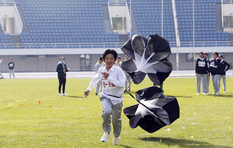 极大地激励 极大地激励